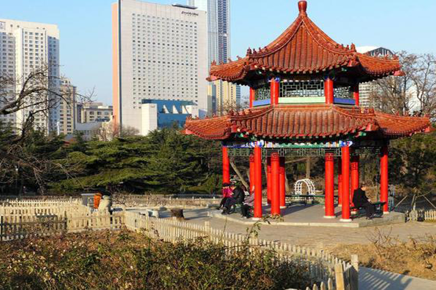 勞動(dòng)公園：一處集游覽、游樂(lè)、休憩、文化活動(dòng)于一體的公園